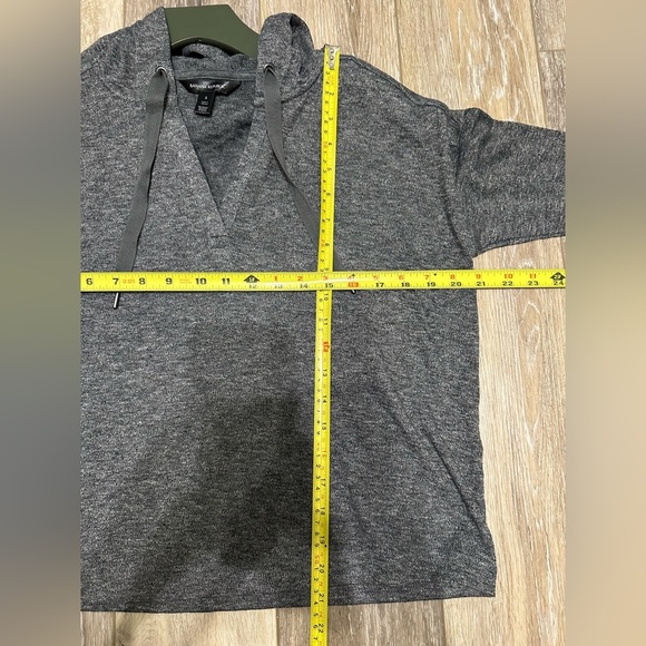 🛍️Banana Republic gray cropped hoodie with New never worn. - Picture 4 of 6
